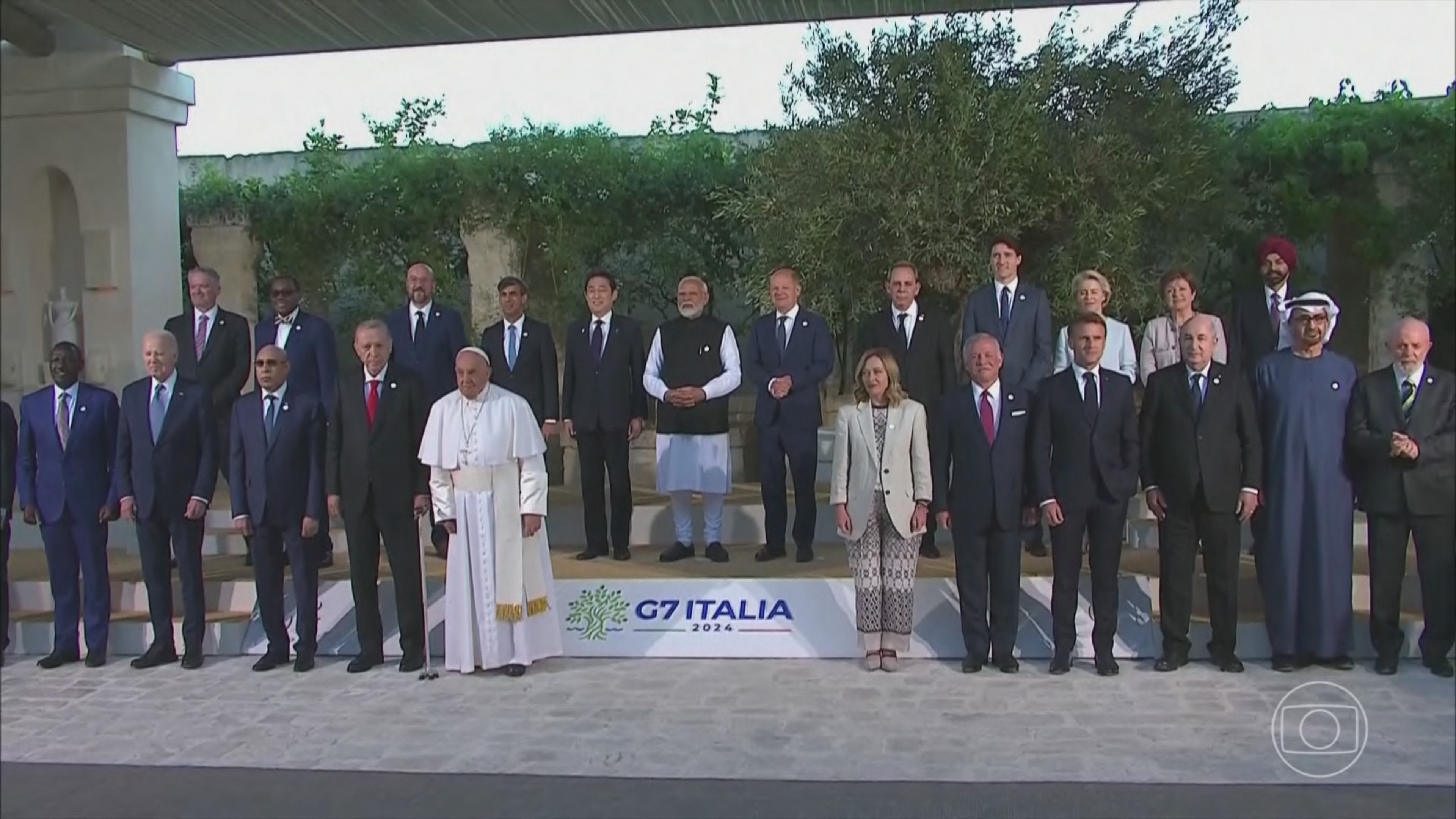 É #FAKE que vídeo mostre Lula sendo expulso por segurança de 'rei árabe'