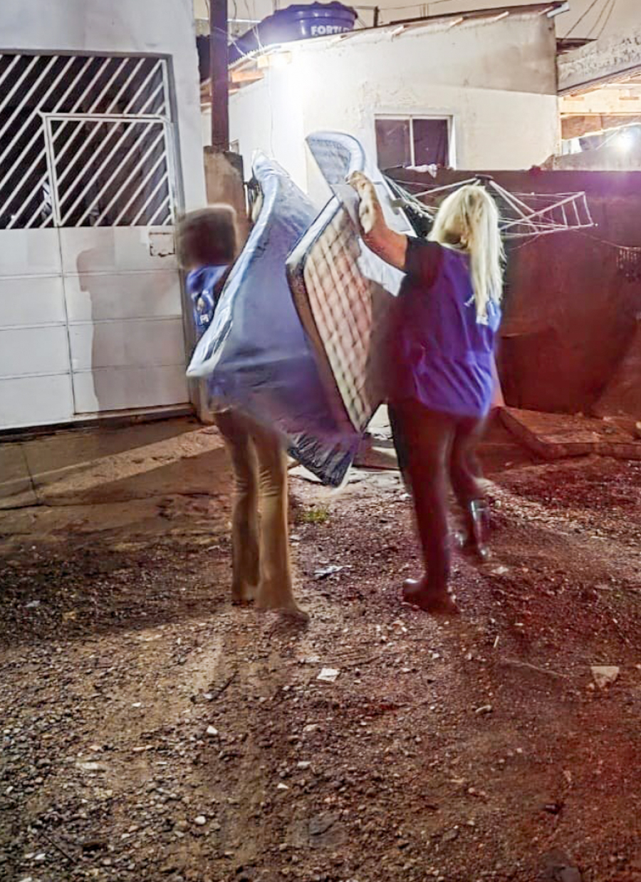 FAS atende 115 famílias e reforça envio de colchões e cobertores após chuvas em Curitiba