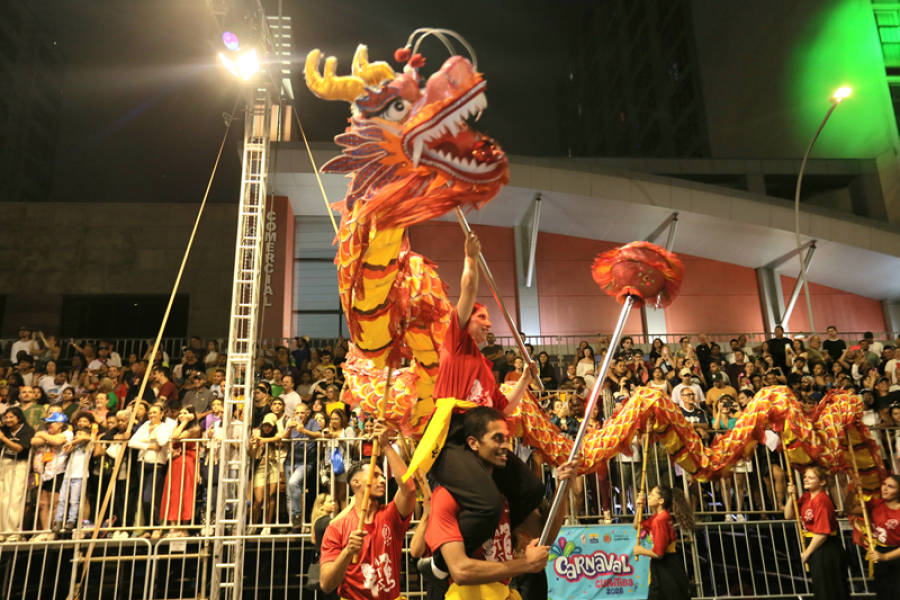 Bloco asiático celebra diversidade de povos no Carnaval 2026 de Curitiba