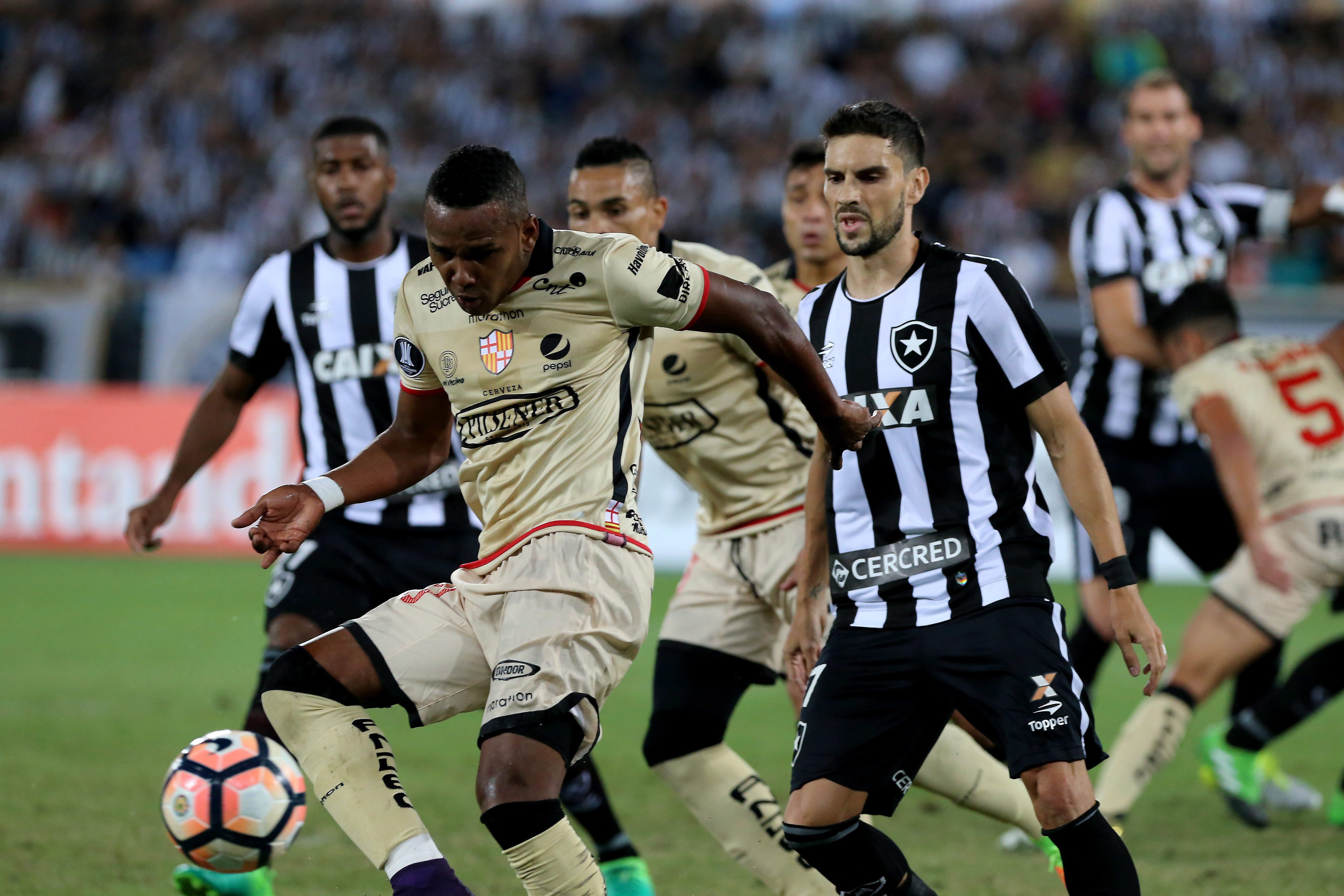 Barcelona de Guayaquil levou a melhor sobre o Botafogo no único duelo entre as equipes em solo brasileiro; relembre