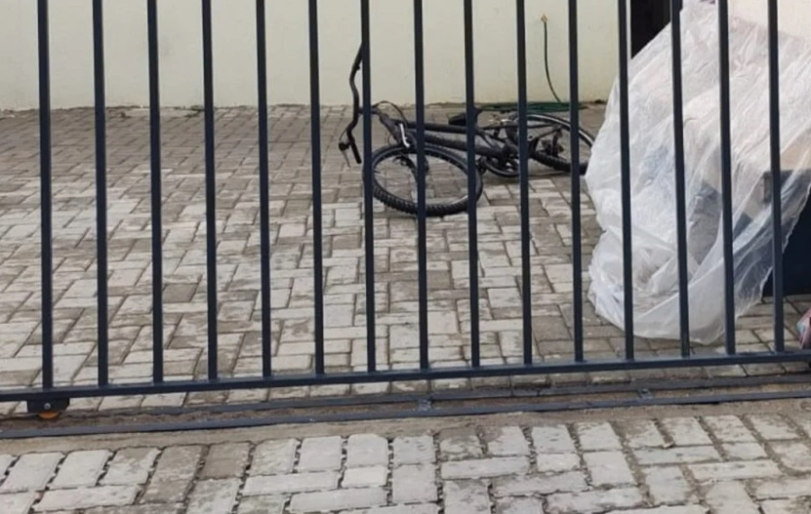 Homem invade casa e atira contra ex-companheira na frente dos filhos no Caximba