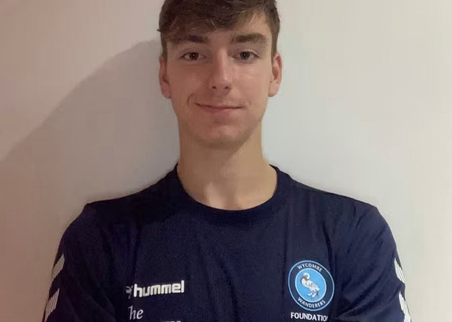 Jogador de 17 anos morreu na Inglaterra após sinais de parada cardíaca serem ignorados, conclui investigação; entenda