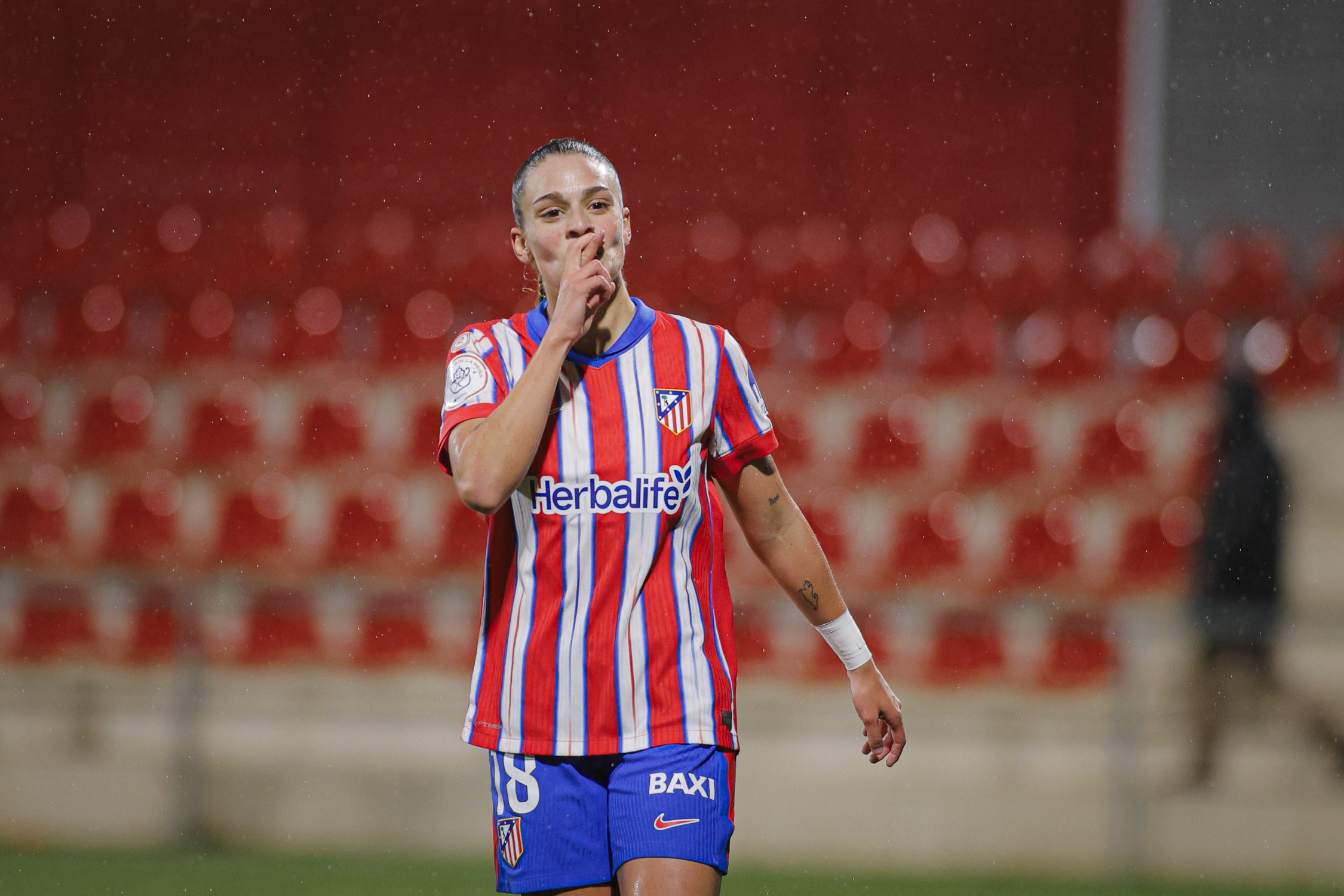 Brasileira do Atlético de Madrid é acusada de racismo em semifinal da Copa da Rainha