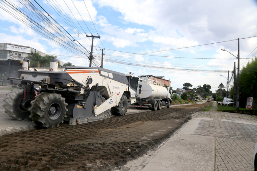 Asfalto de qualidade chega a ruas do Sítio Cercado, Boqueirão e Alto Boqueirão