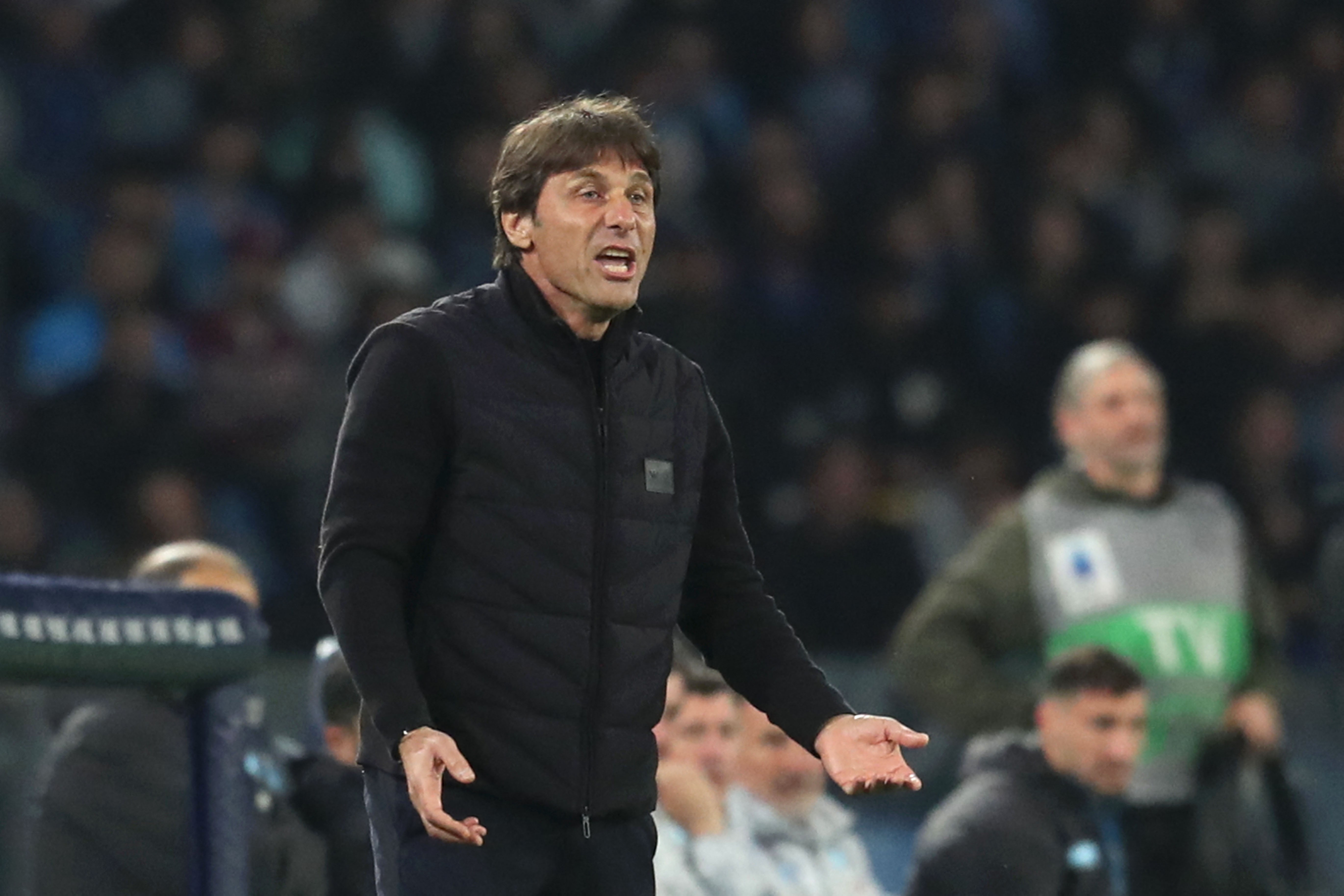 Técnico do Napoli, Conte deixa em aberto a possibilidade de assumir a seleção italiana