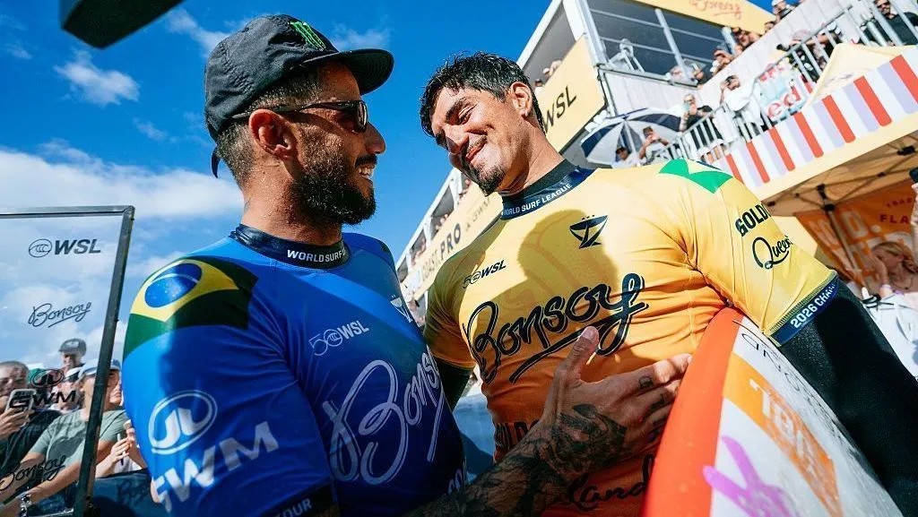 Medina e Filipinho vencem na Nova Zelândia e travam duelos nas oitavas da WSL; veja como foram os brasileiros