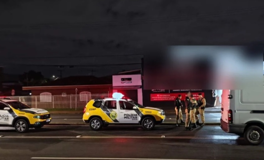 Colisão entre van e carro de aplicativo mobiliza equipes policiais no Sítio Cercado